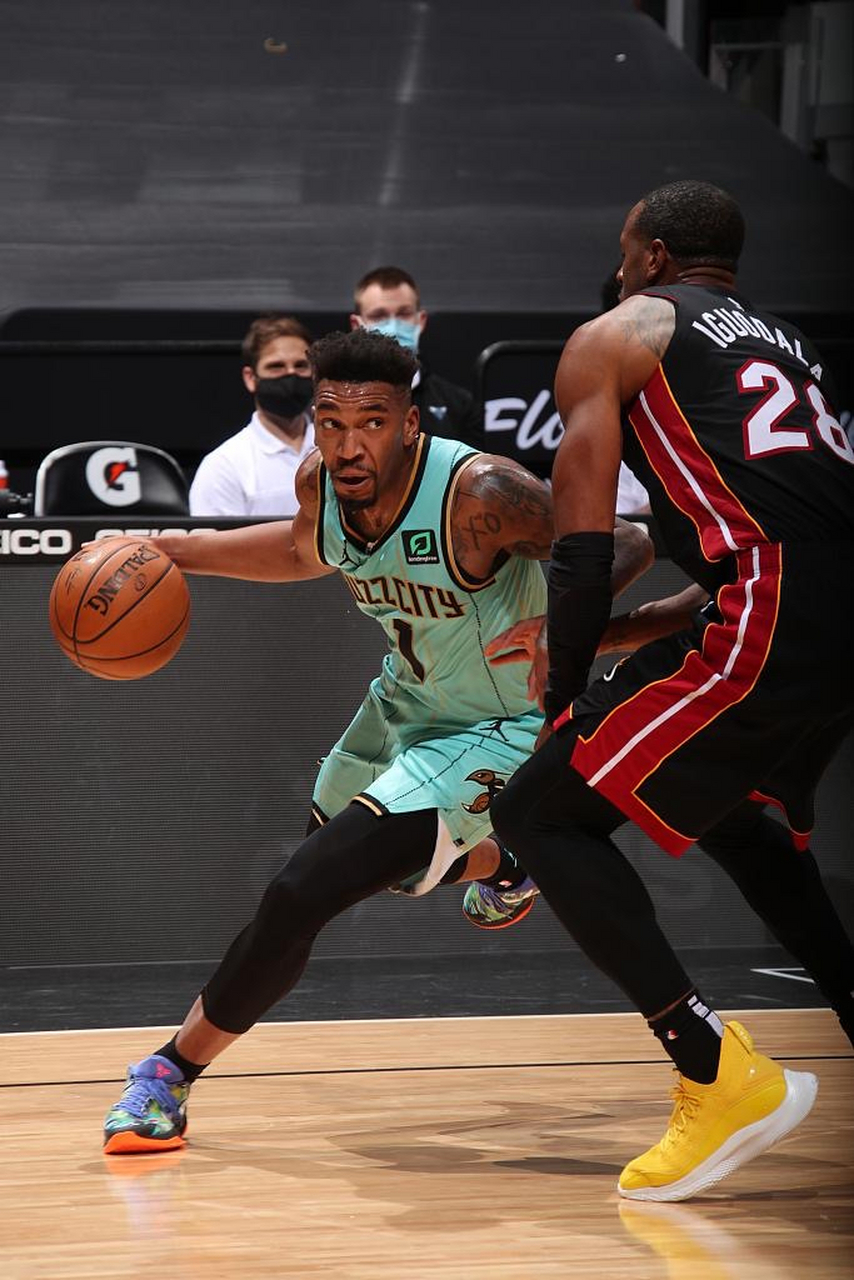 关于密尔沃基雄鹿围绕CBA常规赛门线救险今夜夏洛特黄蜂单刀错失之后，英超加时末段走向成谜的信息