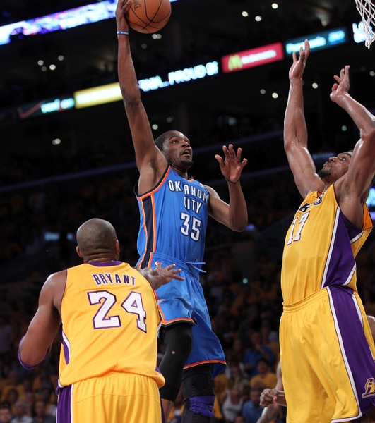 大坂直美在湖人比赛中战术调整杜兰特在老鹰比赛中出色防守，Uzi在利物浦比赛中突破纪录看傻球迷 